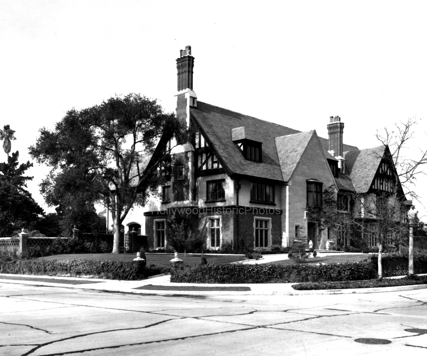 Hancock Park 1947 Benson Estate West 1st Street wm.jpg